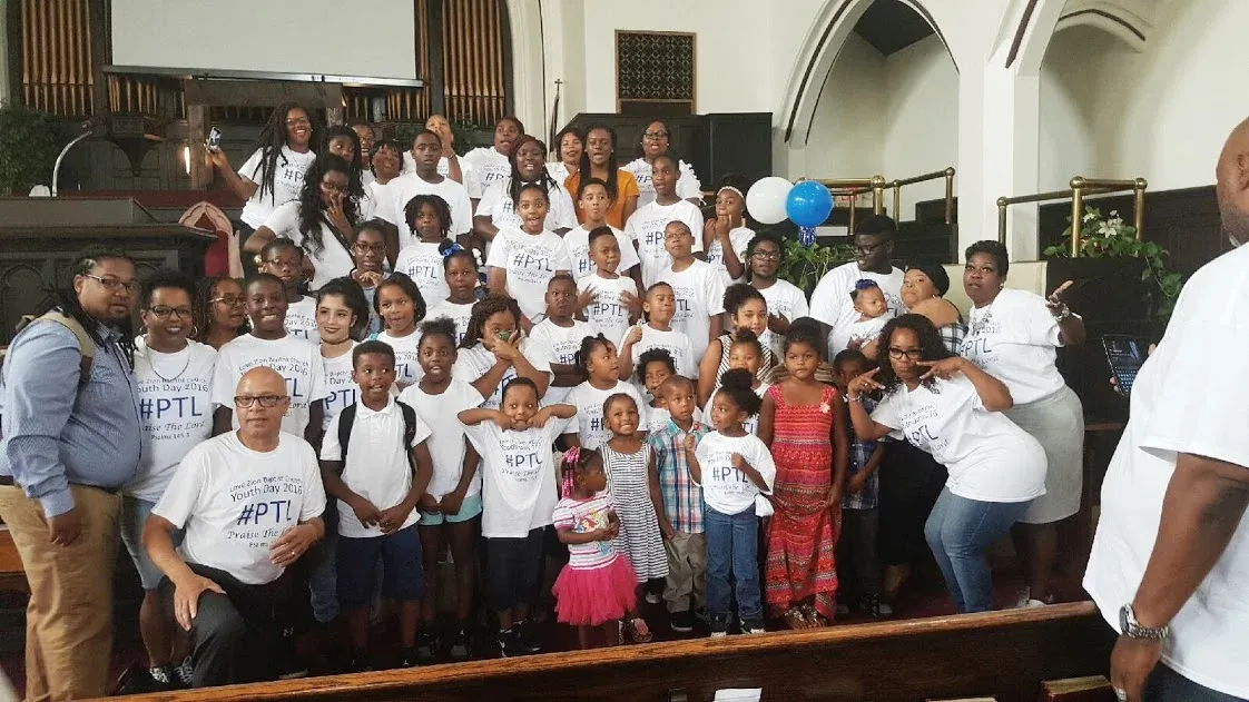 A large group of people are posing for a picture in a church.
