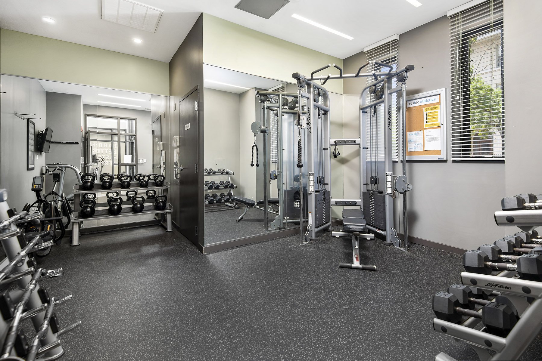 Reside on Clarendon Apartments in Buena Park, Chicago