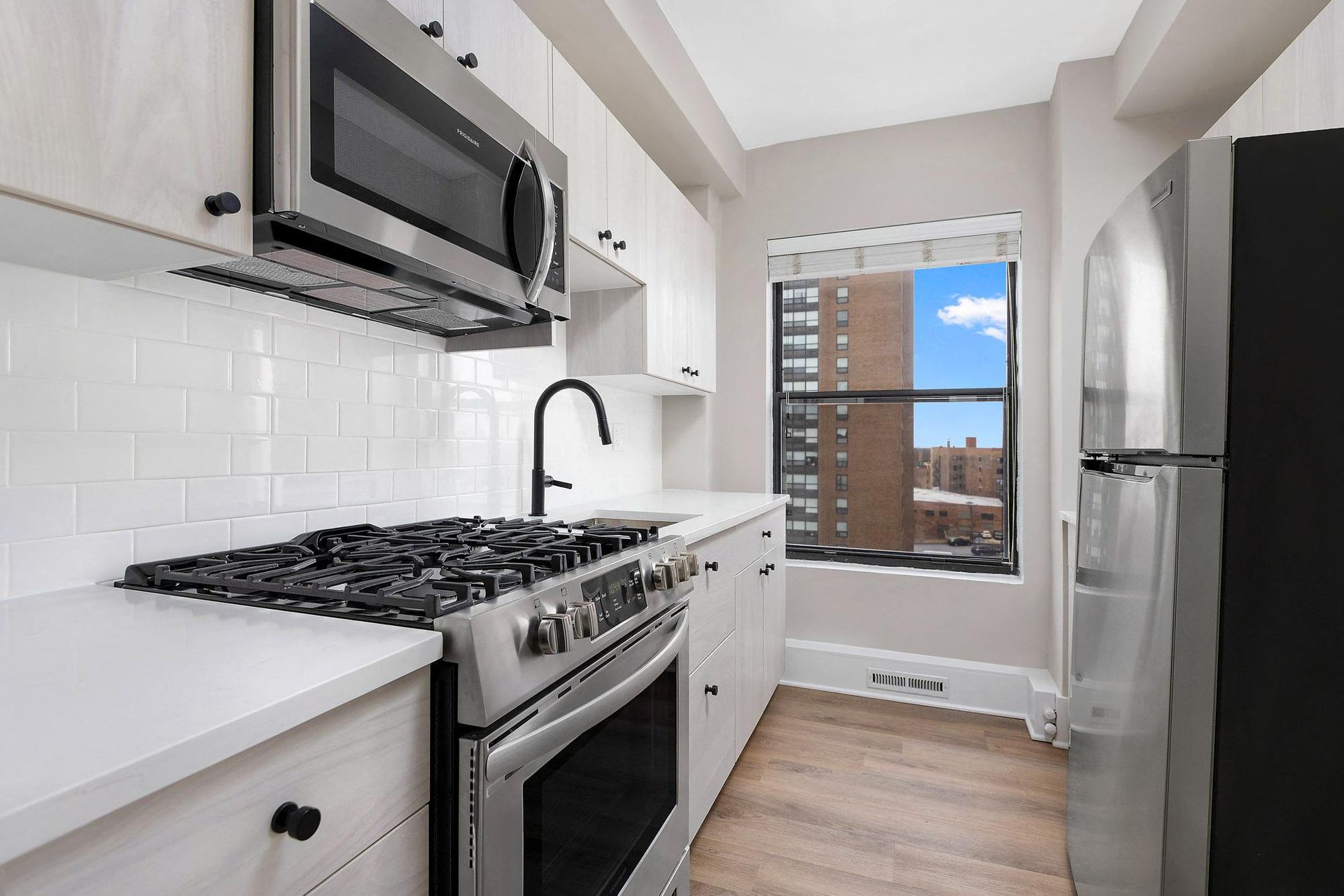 Kitchen Renovated 803 Chicago Apartment 60613