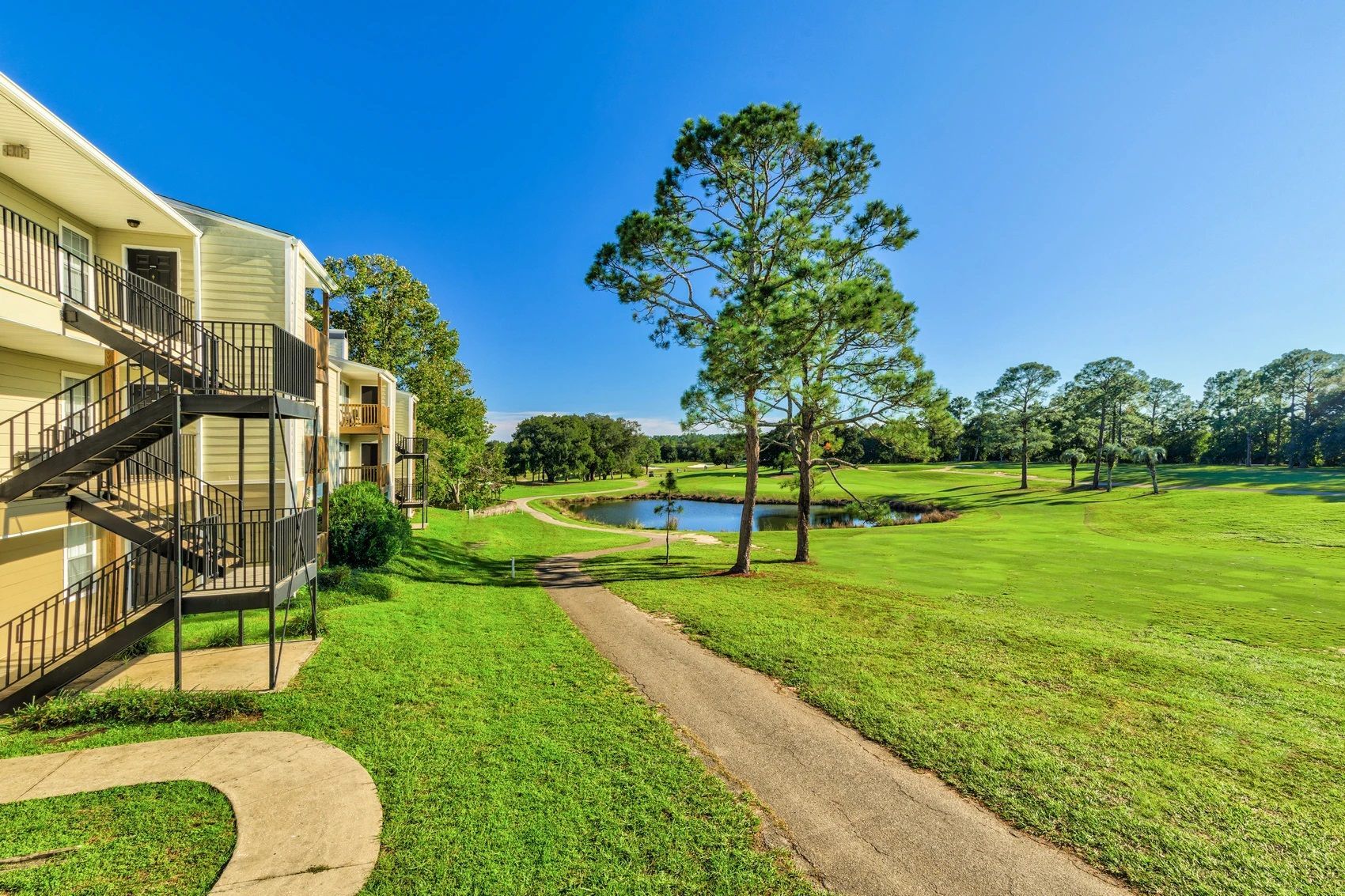 Walking trails at The Greens at Old St. Augustine in Tallahassee, FL.