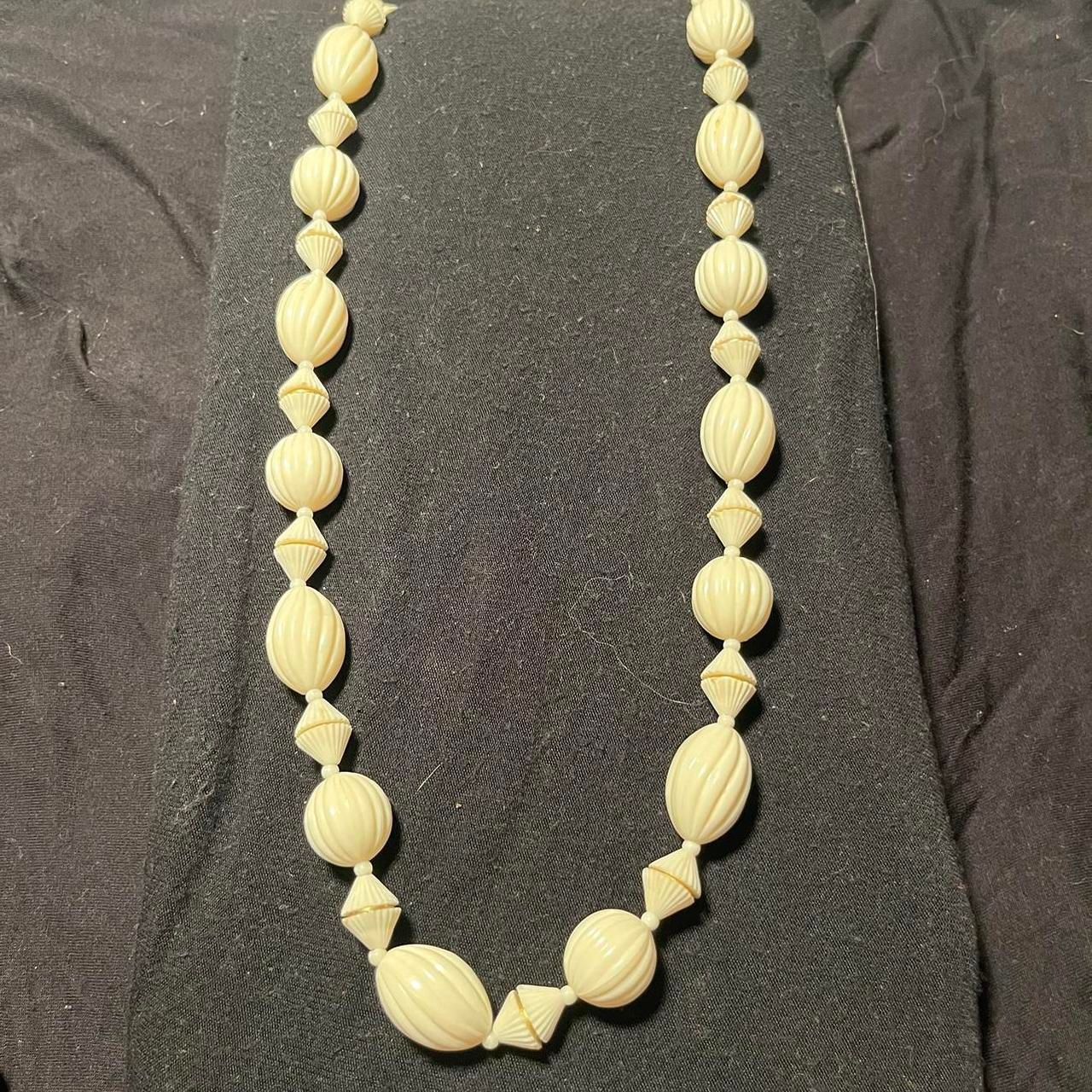Adorable White Shell Plastic Beads Beaded Necklace