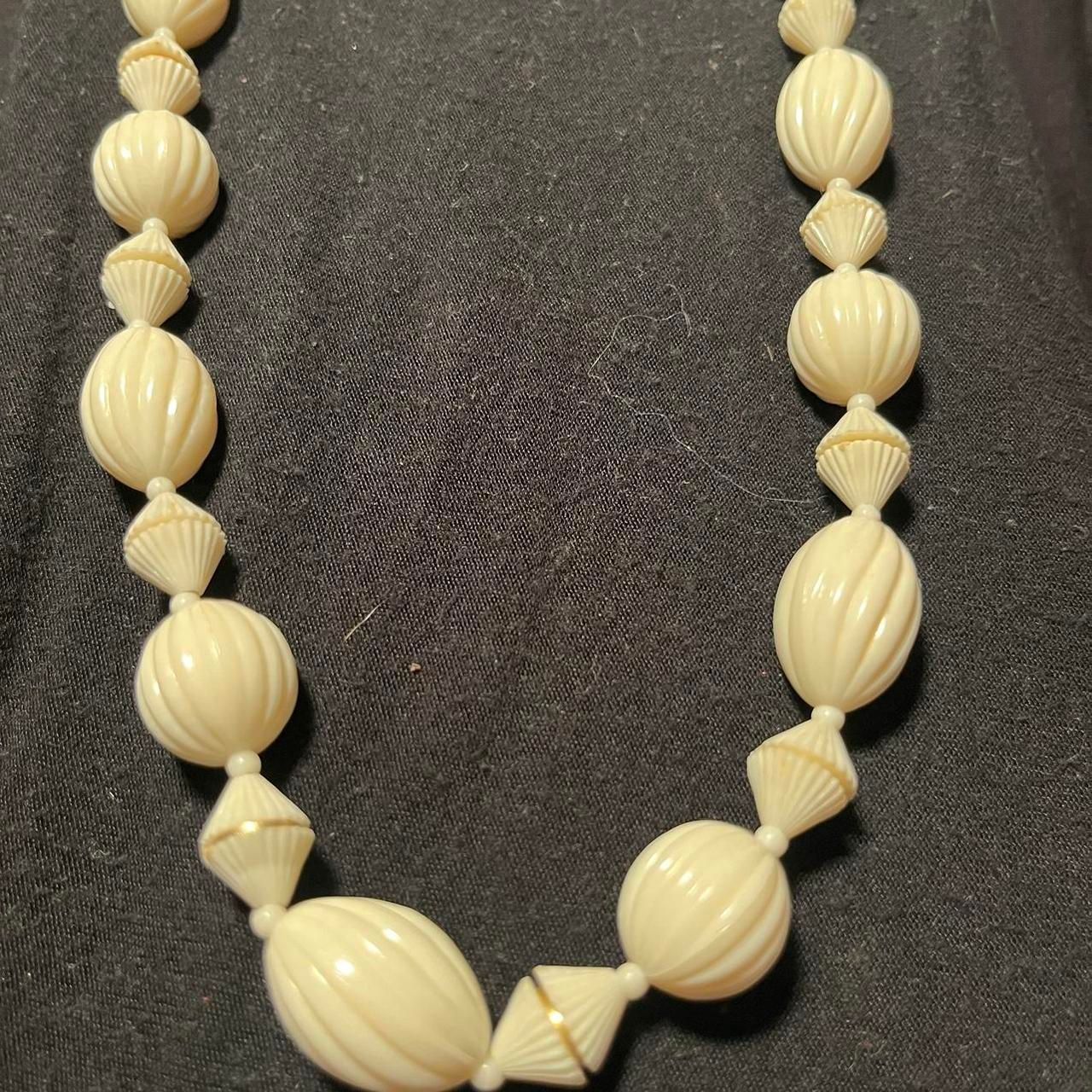 Adorable White Shell Plastic Beads Beaded Necklace