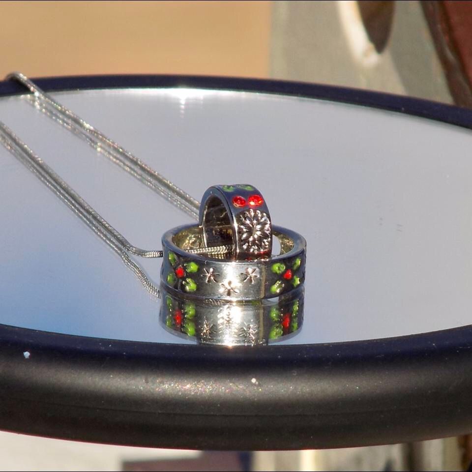 Cute Red and Green Studded Snowflake Designed Circle Silver Christmas Necklace