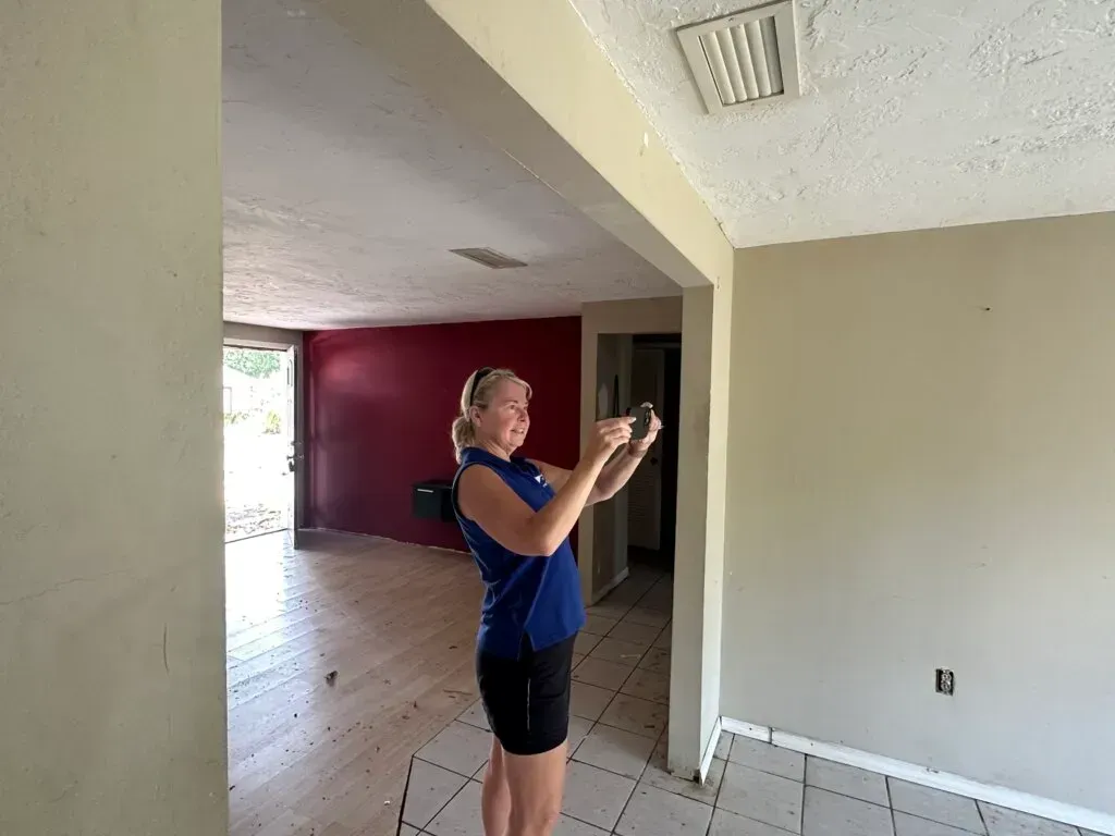 Glo Taking Photos | Sarasota, FL | Home Buyers Plus, LLC