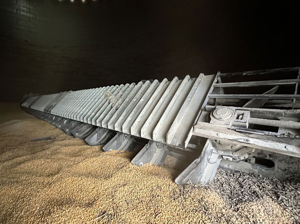 DPS 15K Sweep High-Capacity Unload Sweep with Paddles.
