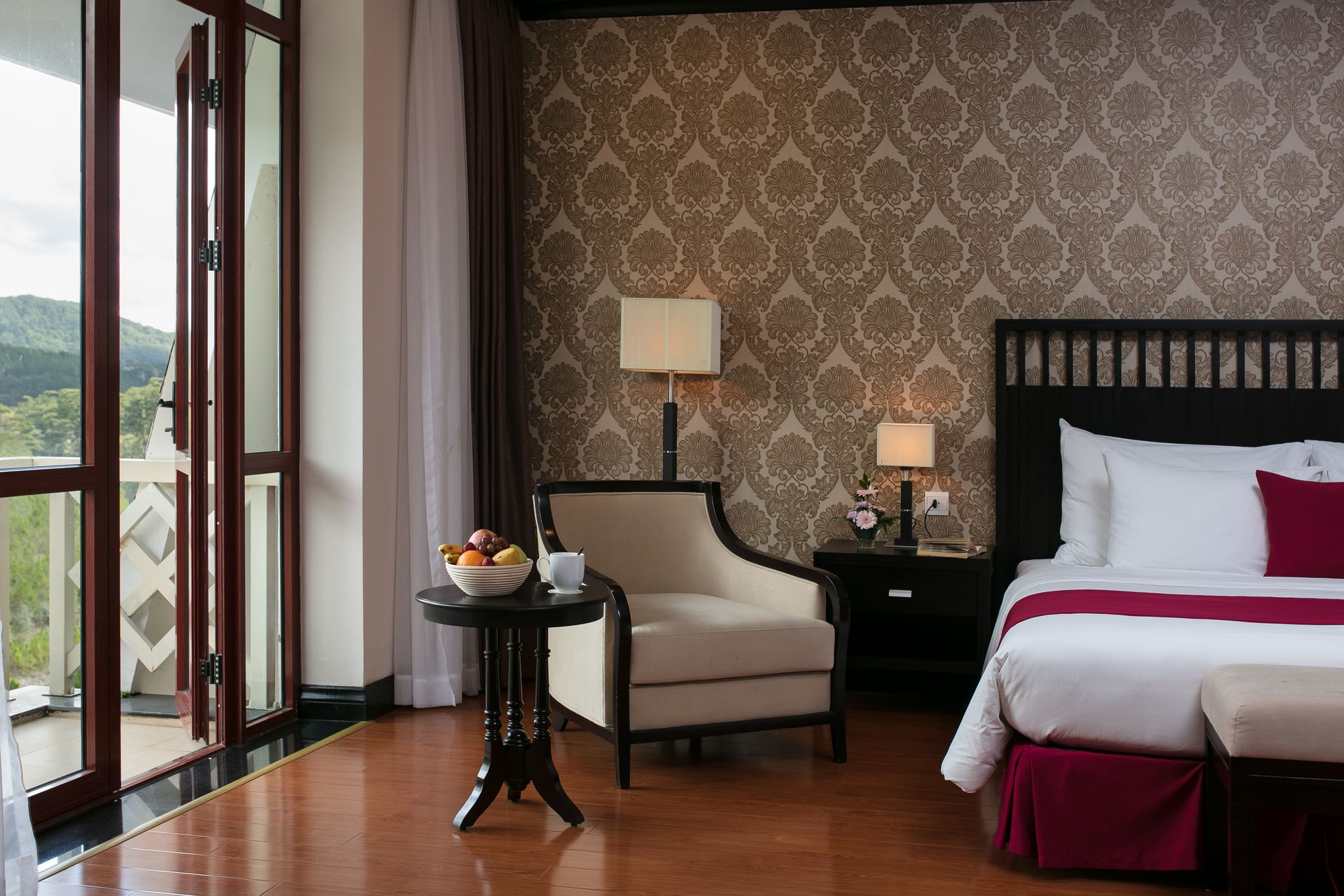 King Suite Mountain Room
