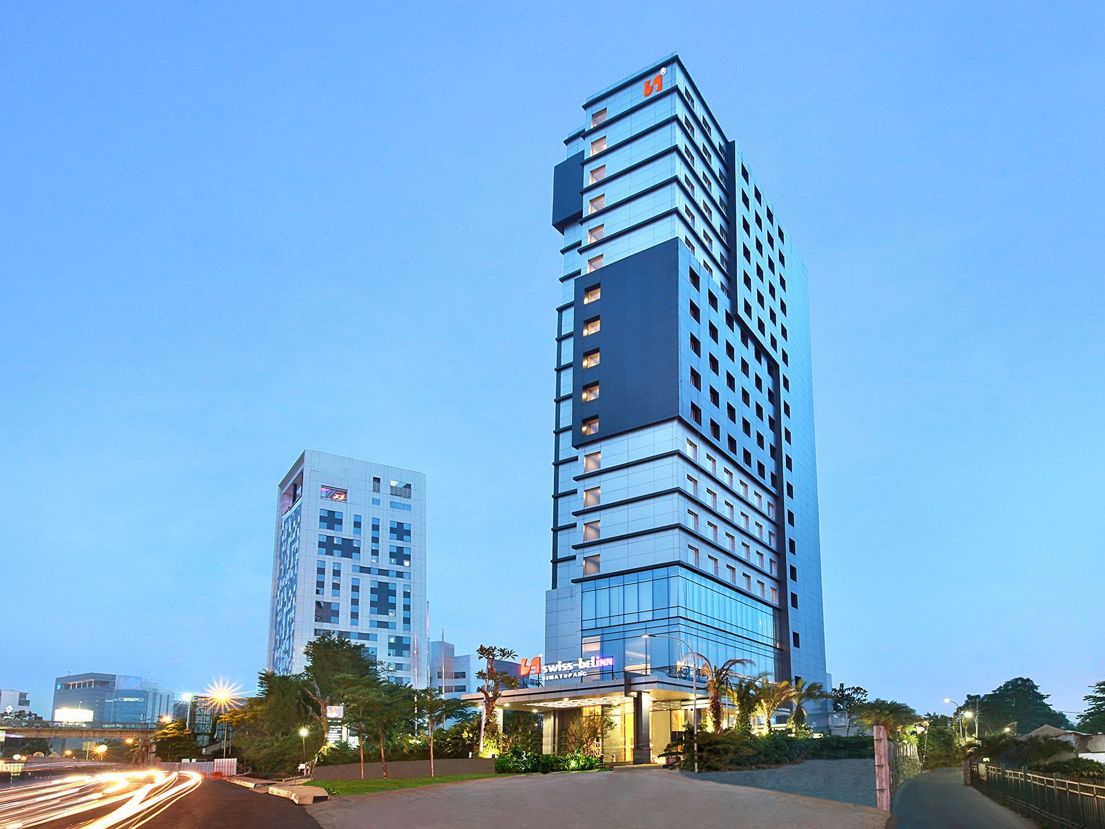 Swiss-Belhotel Woolloongabba Brisbane, Australia. City skyline at dusk, hotel room interior in inset.
