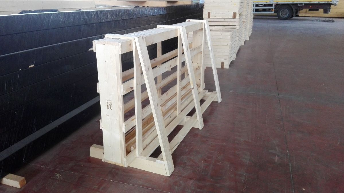 pallet in legno per movimentazione merci