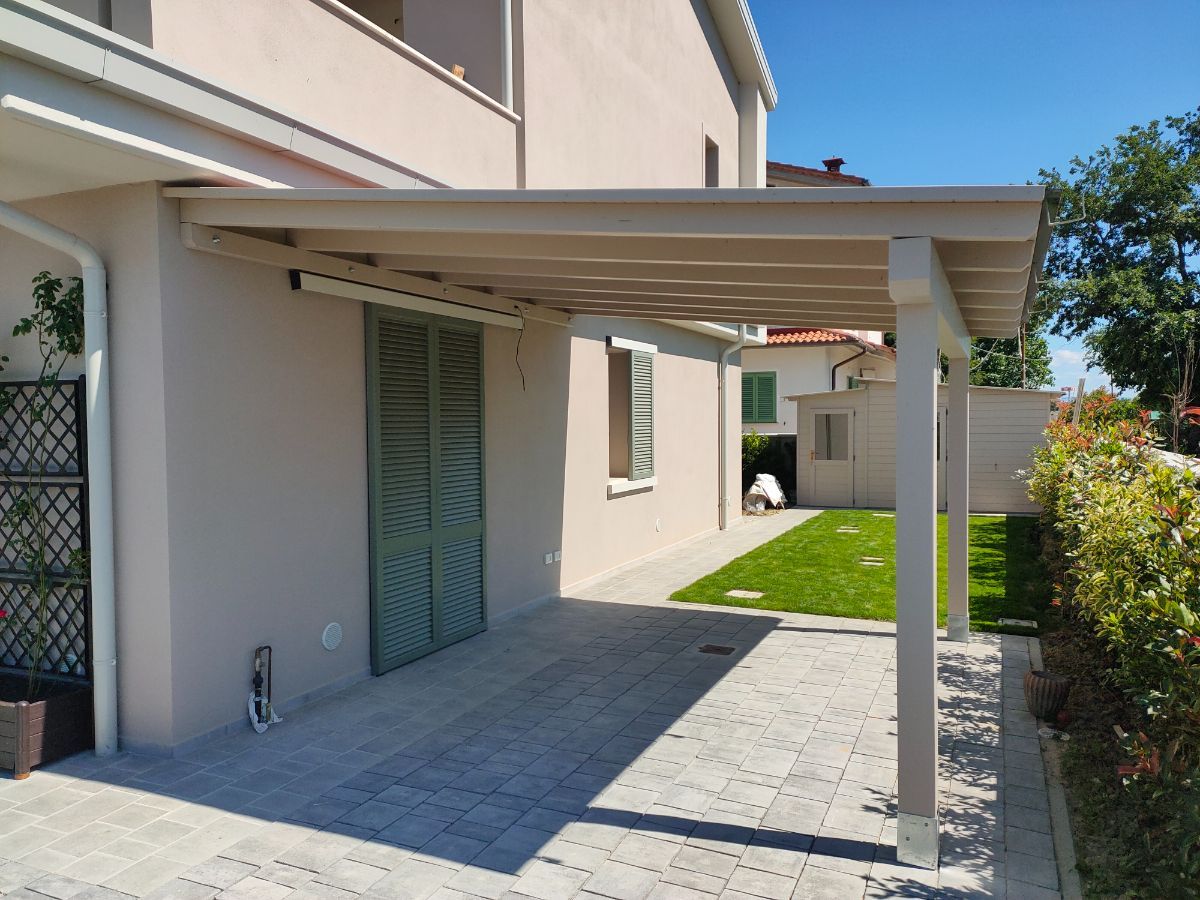 veranda con struttura in legno
