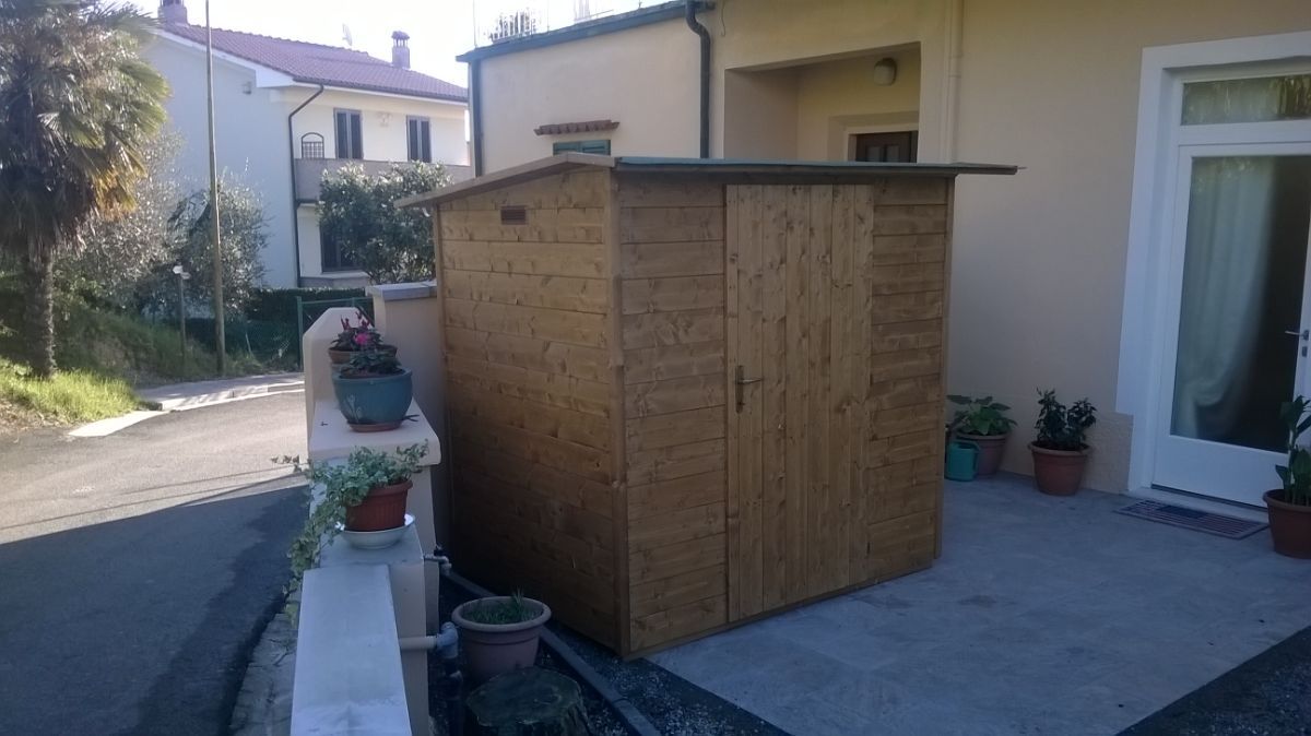 casetta porta attrezzi