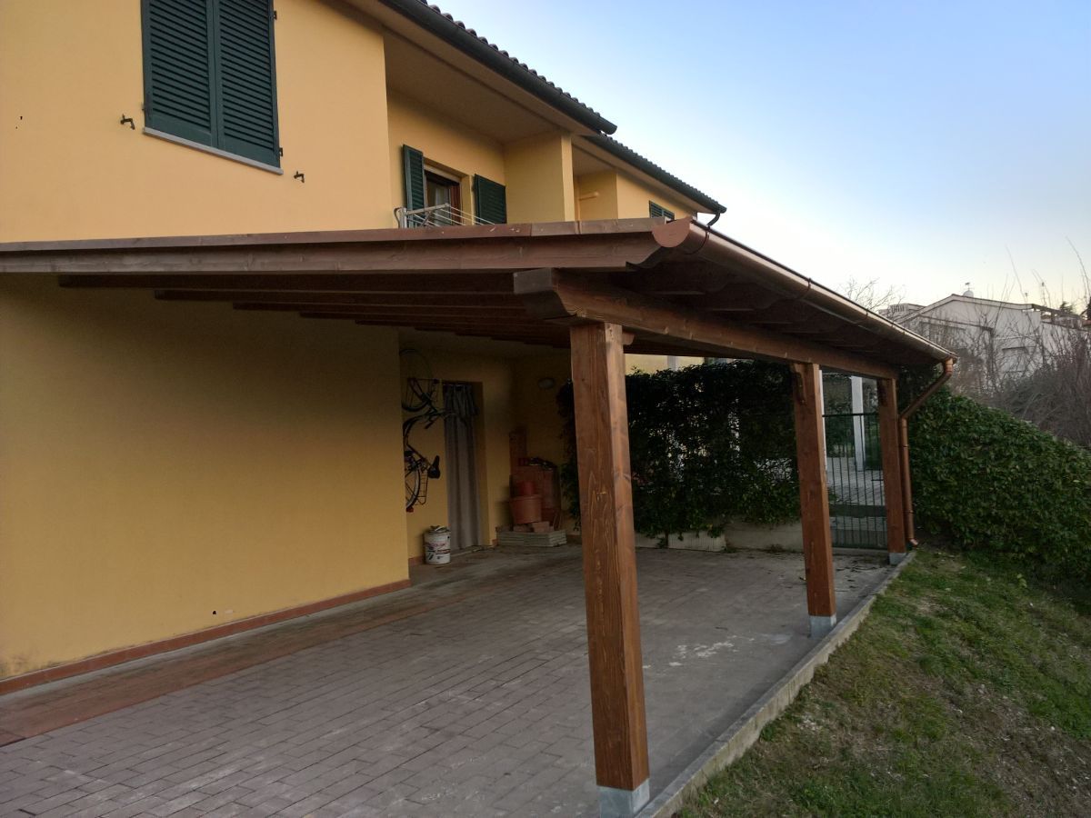 veranda con struttura in legno