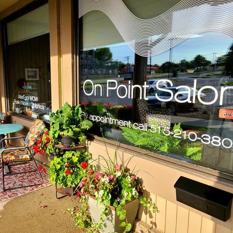 Salon Exterior Salon Exterior