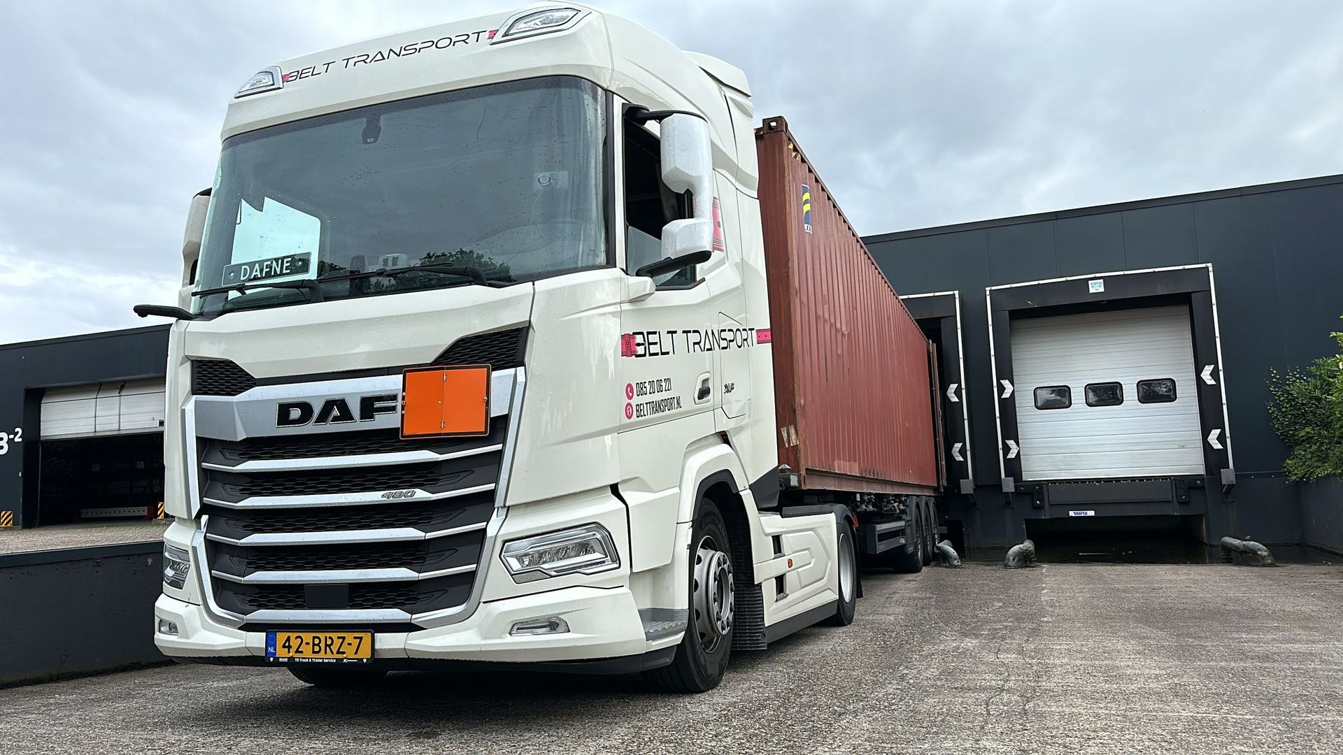 Belt Transport Het webfleet solutions-logo is een gecertificeerde partner van het bedrijf. NIWO Eurovergunning Transport TLN containers tanktransport Swapbody 20ft 40ft containertransport Maasvlakte Botlek Nederland Benelux  Six Sigma Lean Efficiency Efficient  gevaarlijke stoffen Track and trace transport vacature chauffeur CE werk vrachtwagen vrachtwagenchauffeur trekker ADR Tank