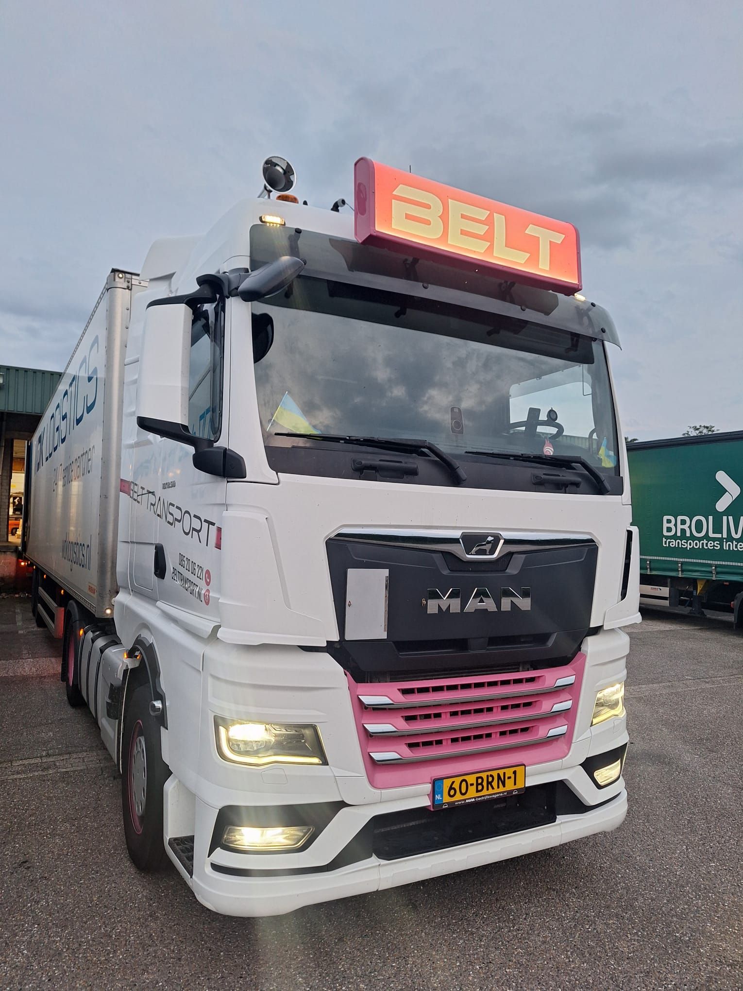 Belt Transport Het webfleet solutions-logo is een gecertificeerde partner van het bedrijf. NIWO Eurovergunning Transport TLN containers tanktransport Swapbody 20ft 40ft containertransport Maasvlakte Botlek Nederland Benelux  Six Sigma Lean Efficiency Efficient  gevaarlijke stoffen Track and trace transport vacature chauffeur CE werk vrachtwagen vrachtwagenchauffeur trekker ADR Tank