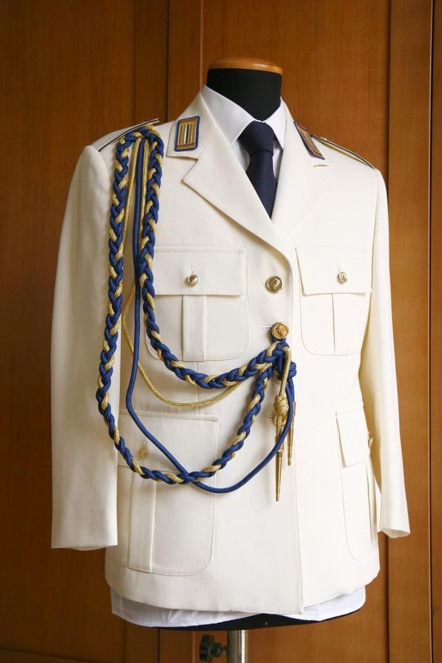 alte uniformi