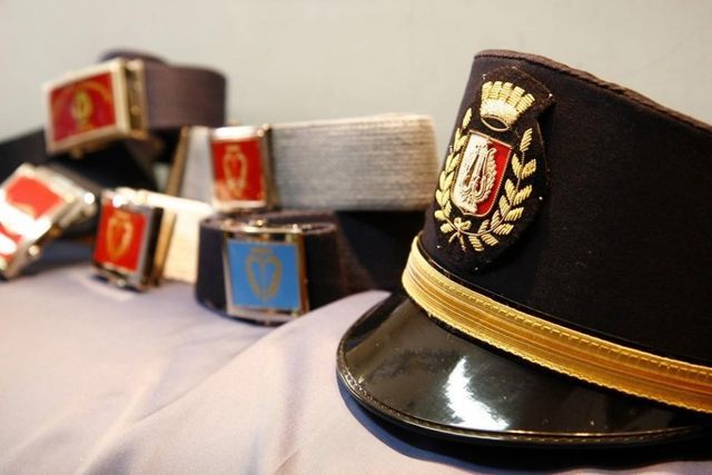 abito sartoriale forze dell'ordine