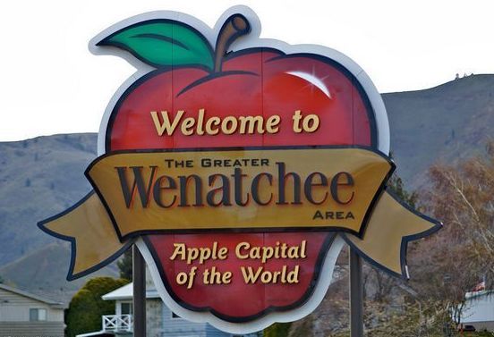 A sign that says welcome to wenatchee apple capital of the world