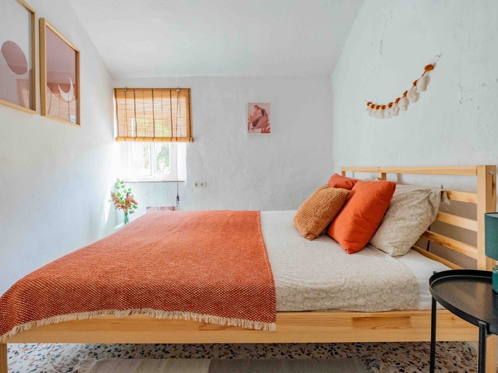 De oranje slaapkamer in Casa Torreta