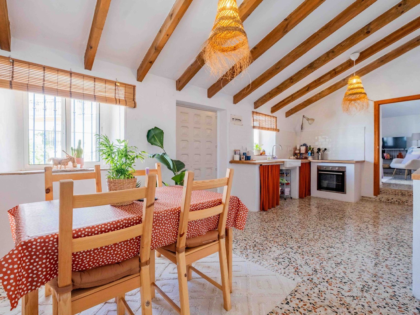 De gezellige leefkeuken in Casa Torreta