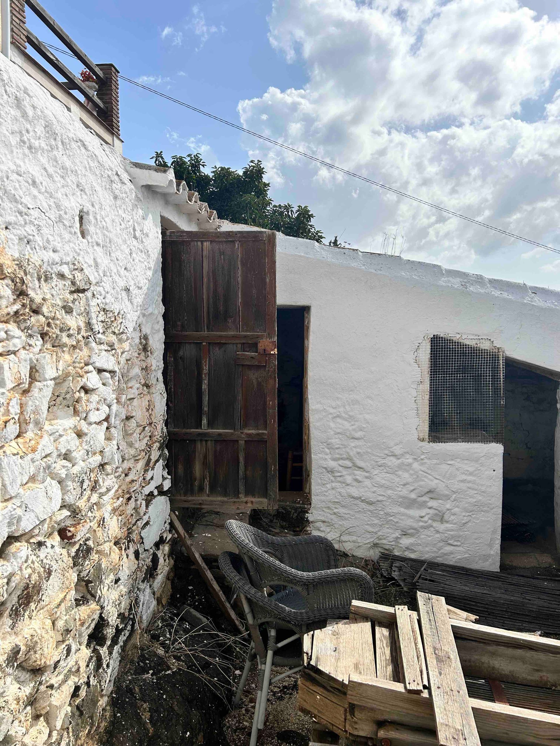 De patio bij Casa Azahar voor de renovatie