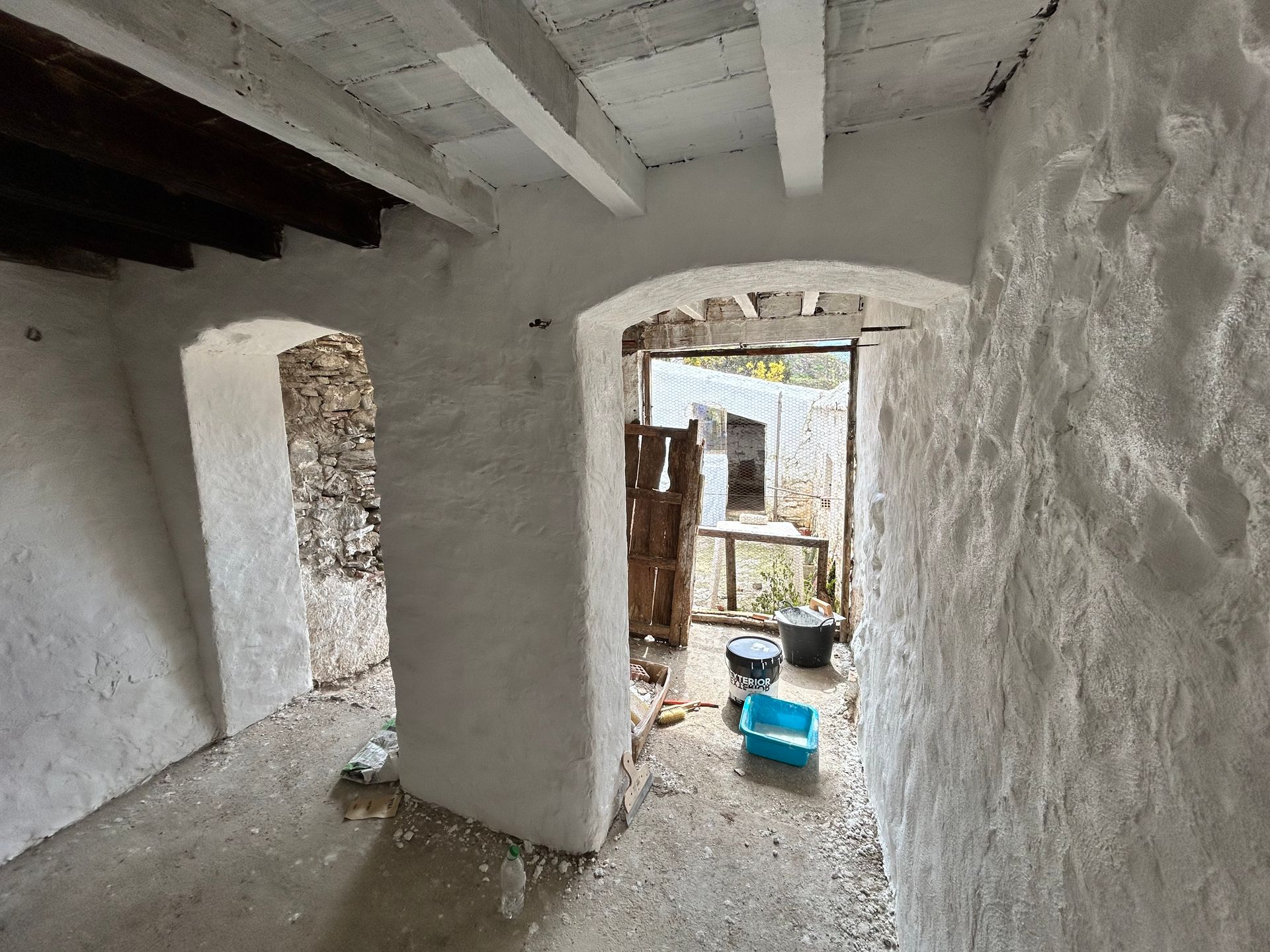 Heel veel stucen in de stal bij Casa Azahar