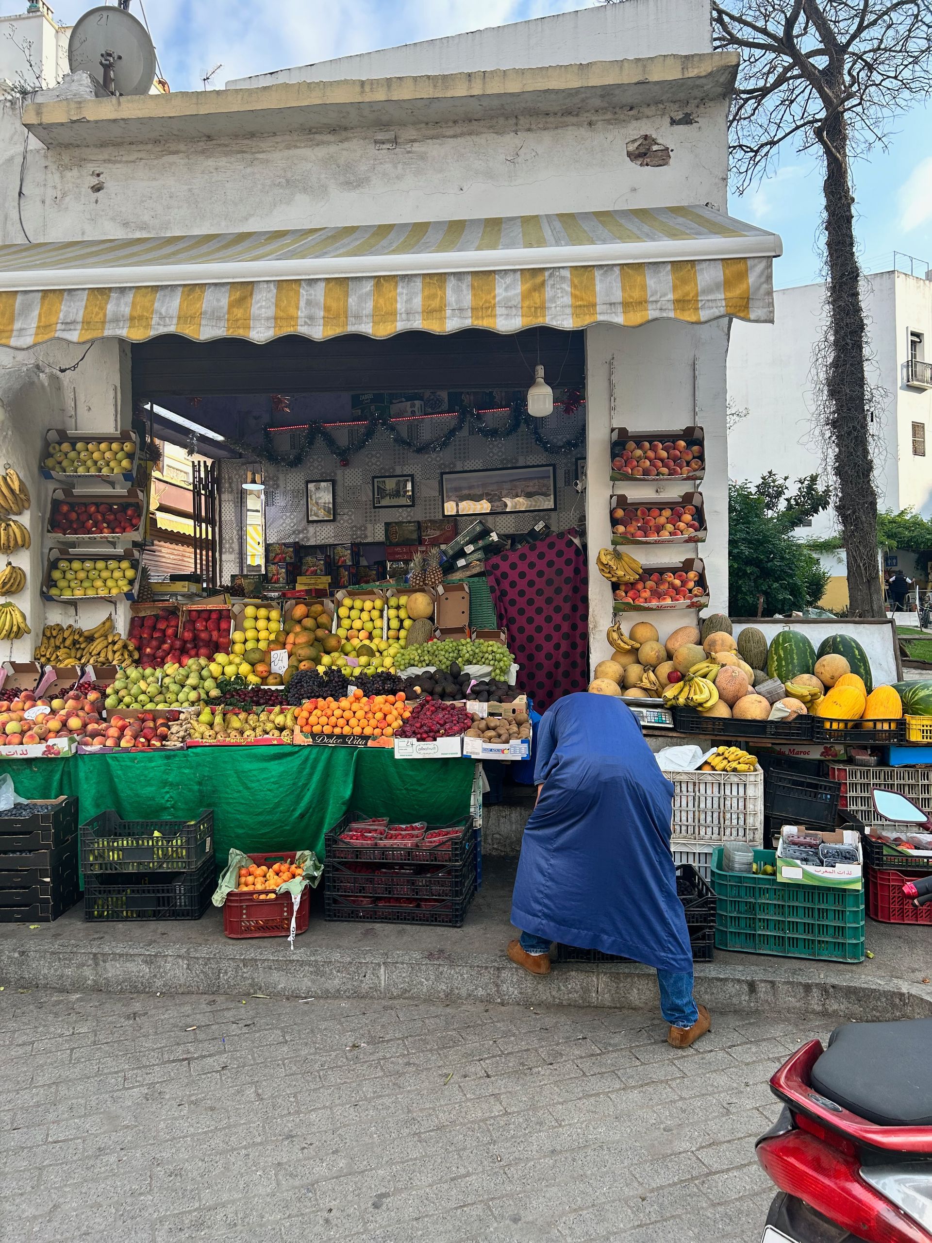 Een groente- en fruitkraam in Tanger