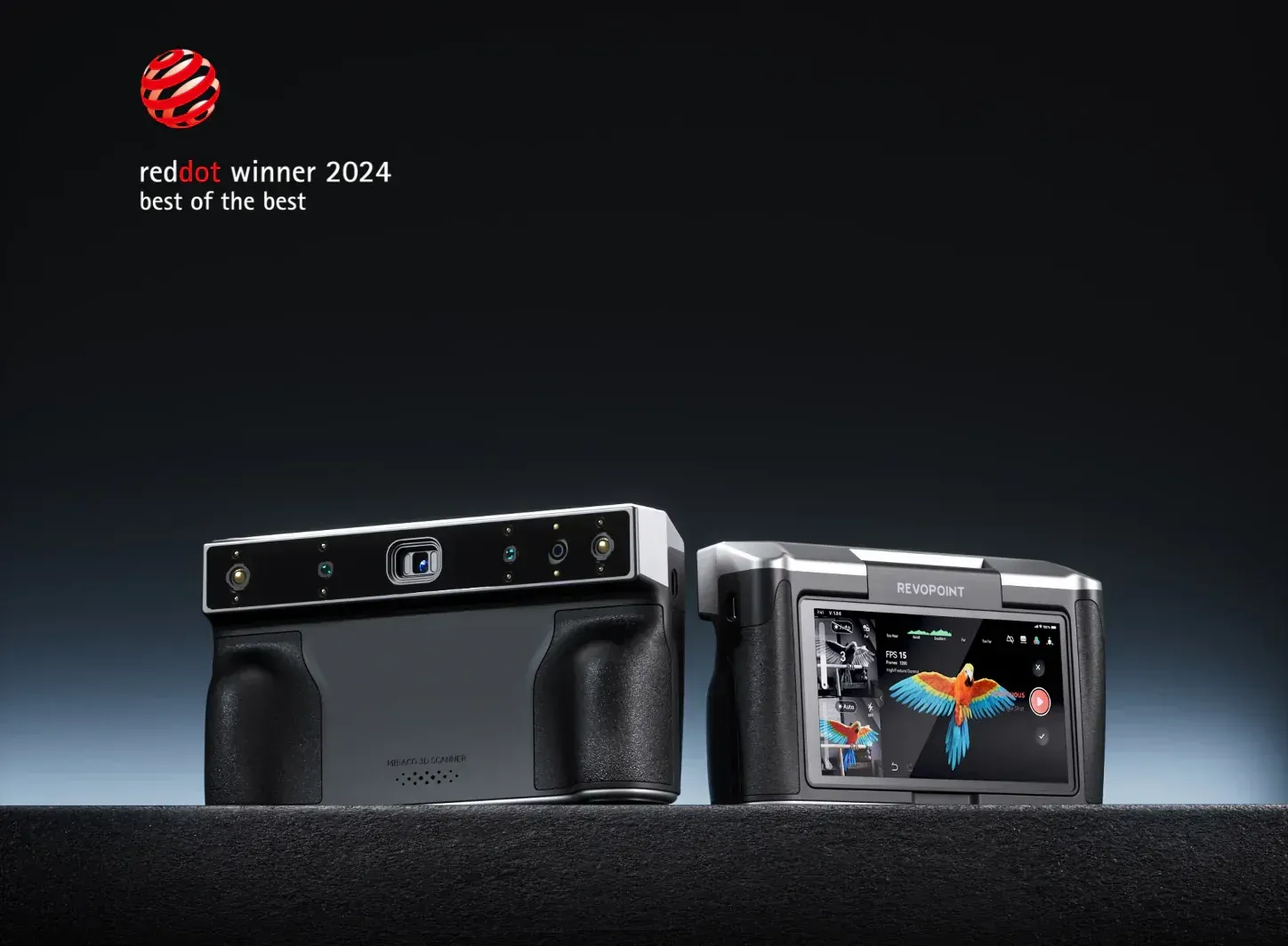 Een reddot-winnaar wordt boven twee camera's weergegeven