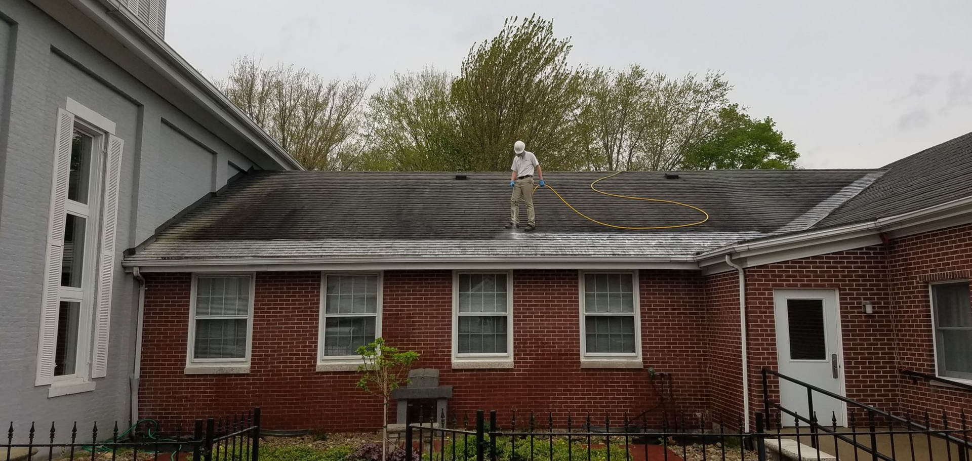 brick_home_softwashing_dayton