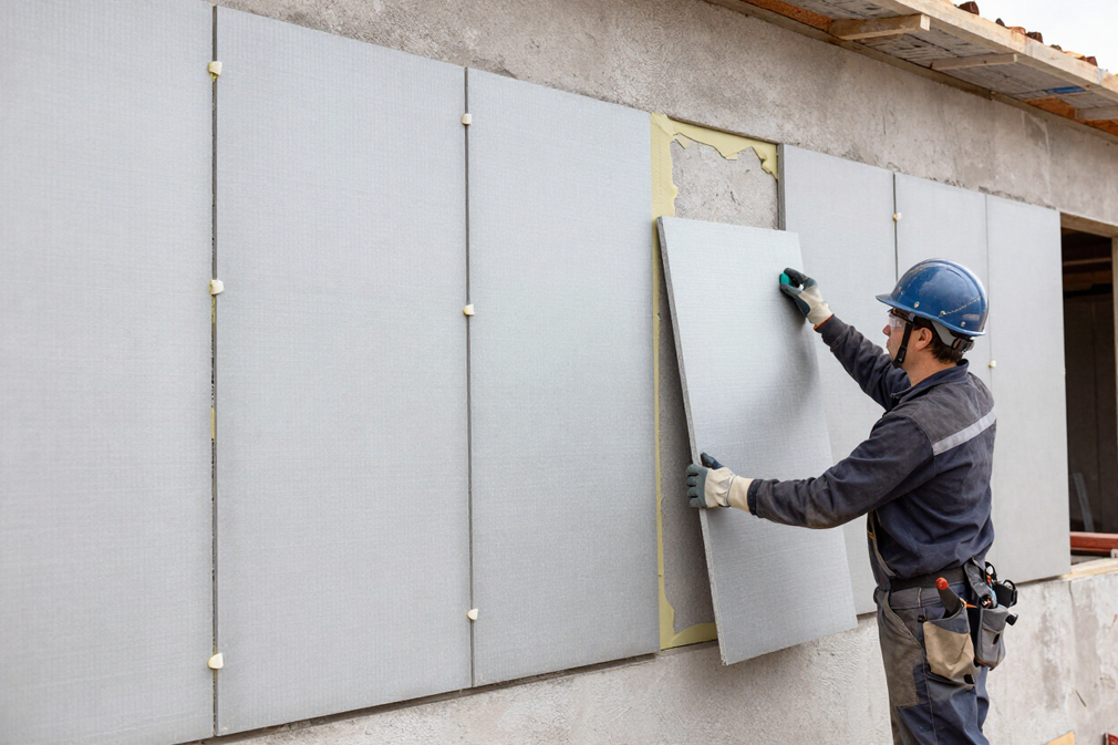 Pannelli isolanti applicati su una parete esterna