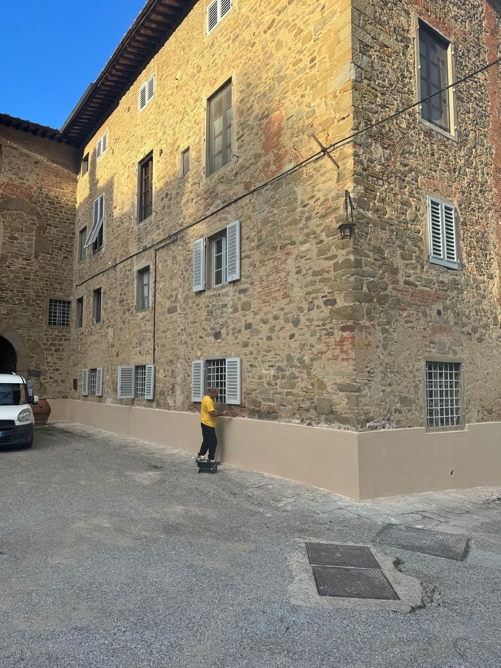 Ponteggio su una facciata durante l'intonacatura