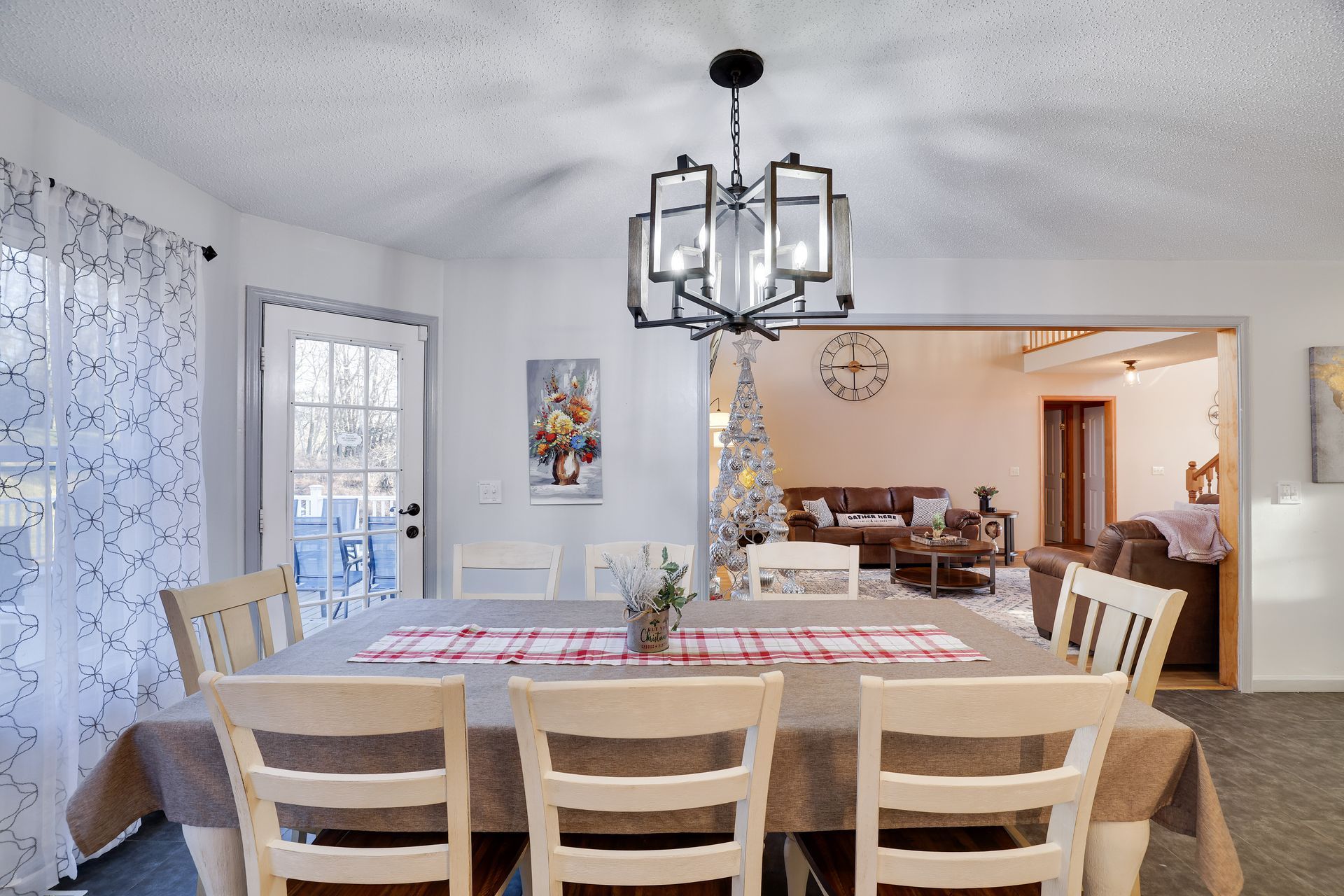 Spacious getaway for families and groups