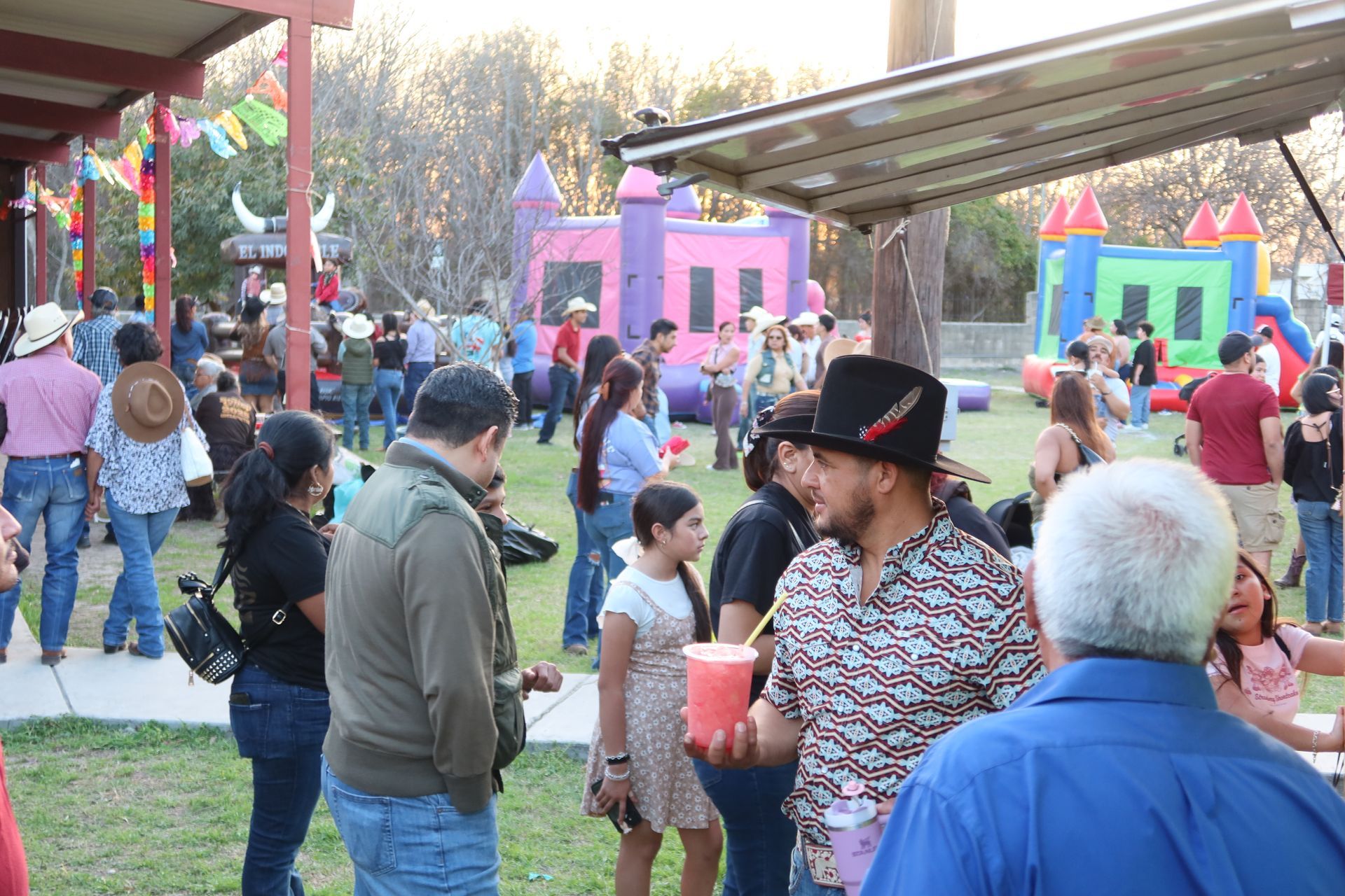 PROMOCIONES
Radio La Nuestra no sería lo mismo sin ti. Te invitamos a formar parte de nuestra familia, donde cada oyente tiene la oportunidad de ganar y disfrutar de lo mejor que nuestra comunidad tiene para ofrecer. Mantente conectado con nosotros y descubre cómo podemos hacer que tu día sea un poco más especial.