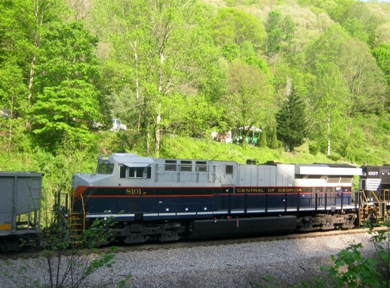 A train with the number 5905 on the side of it