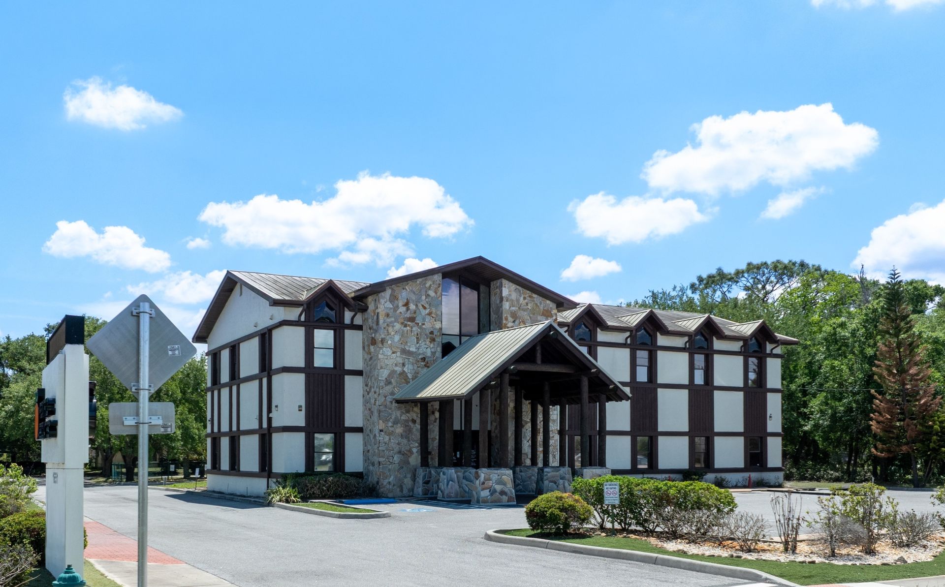 Street view of a Pediatric Associates healthcare clinic in Orlando, FL from Semoran Boulevard