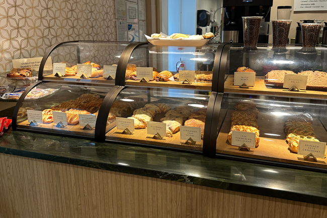 honey-suckle-roastery-pastry-case
