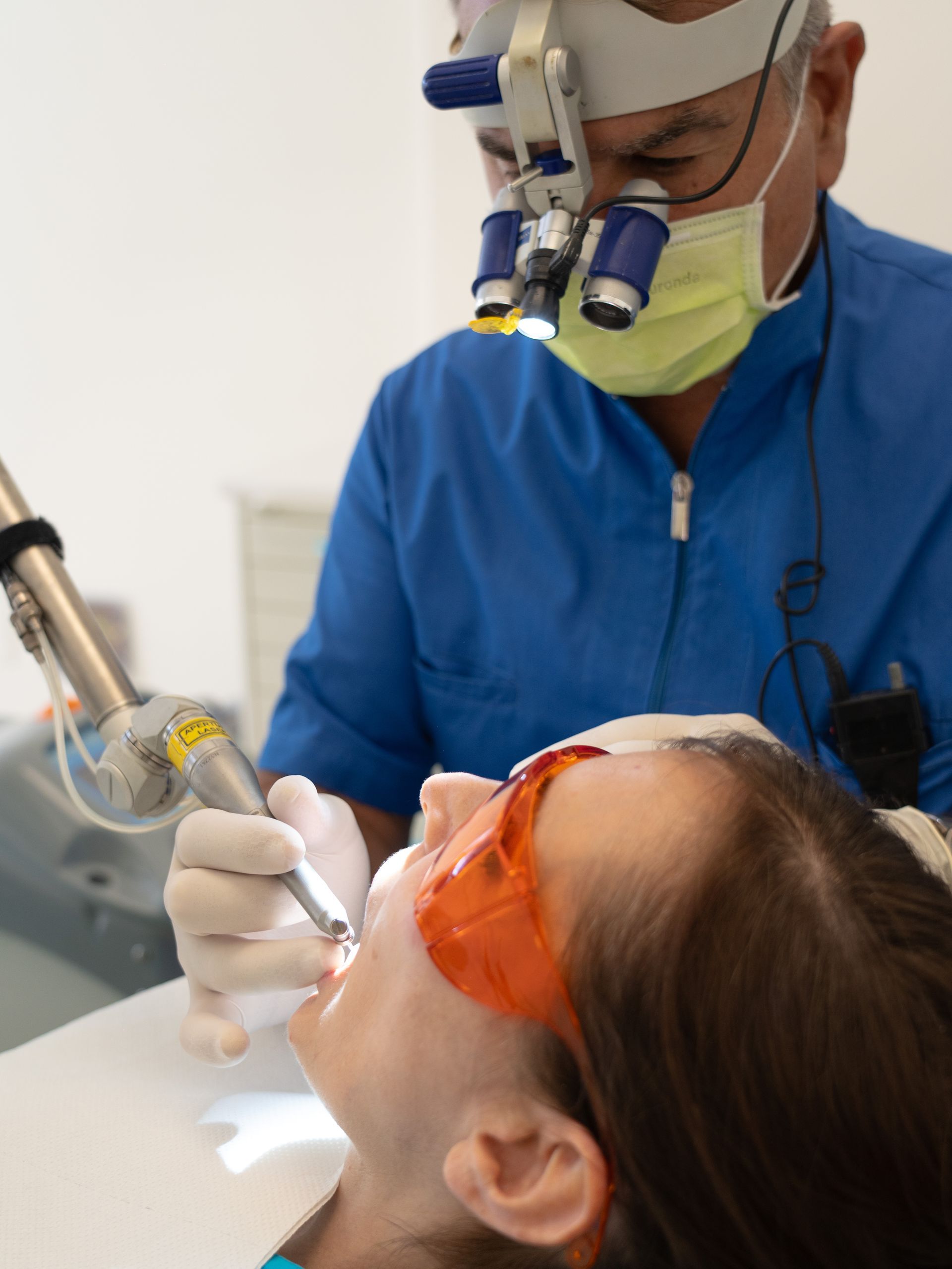 opero con laser ERBIO-YAG