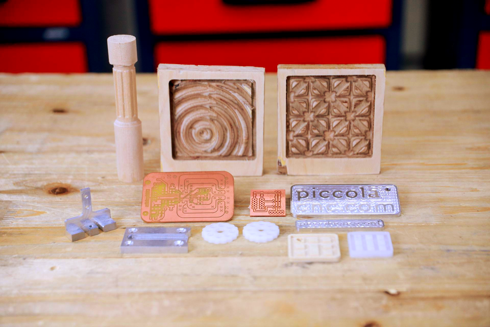 Milled samples in wood, copper, POM and aluminium.