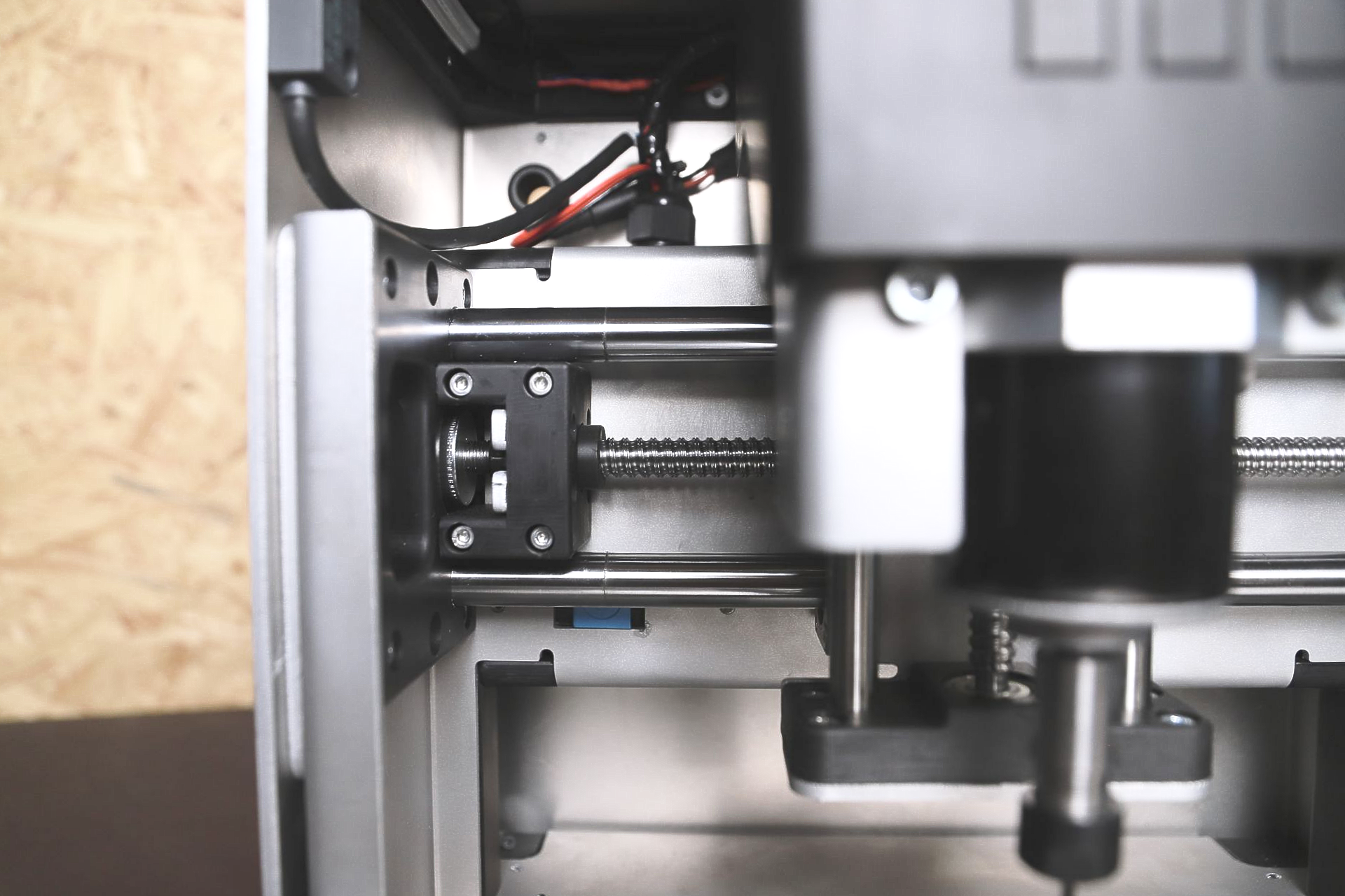 Decoupled motor of the X axis.