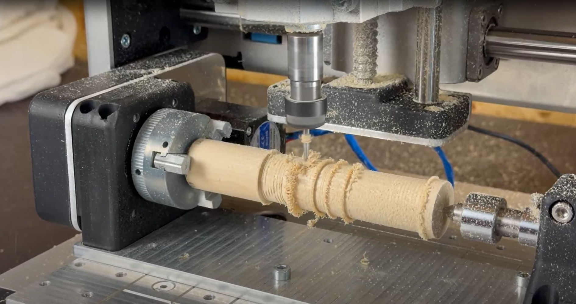 Rotary milling of a wood piece.
