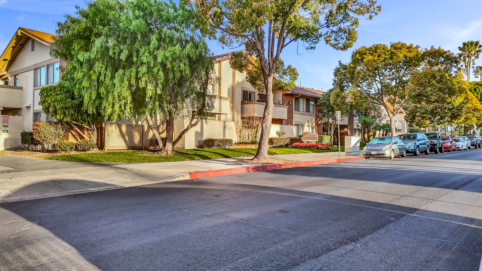 Monterey Apartments Photo 2