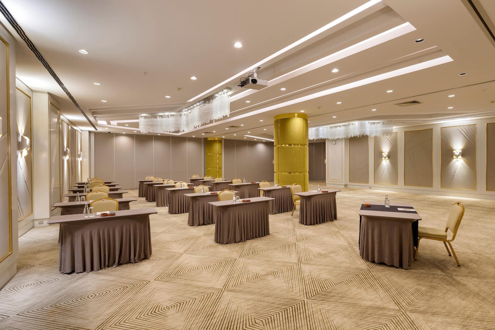 Limak Ambassadore Hotel , Atlantis Saloon