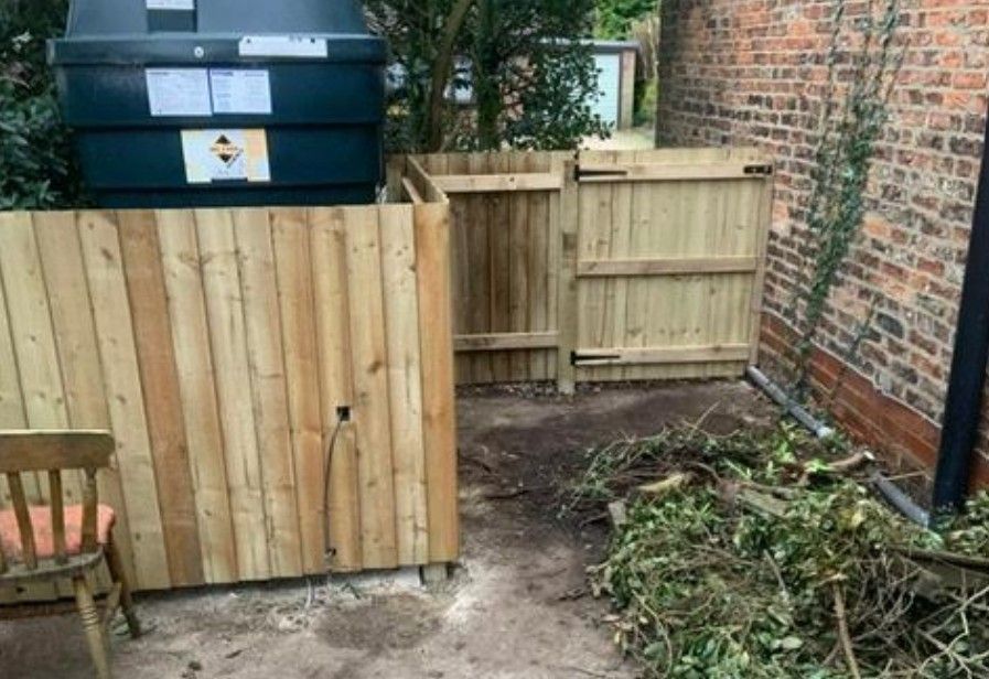 Timber fence and gate installed in Stamford Bridge