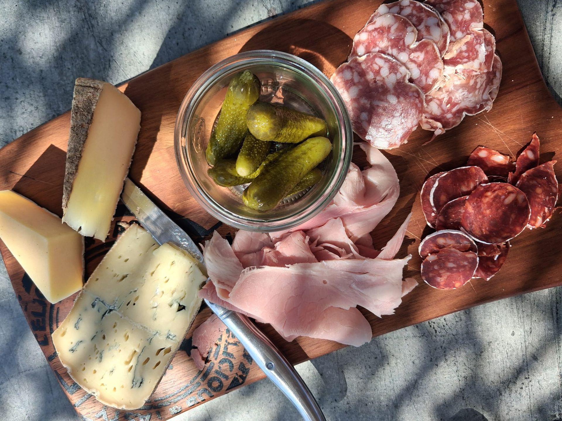 Planche de charcuterie et fromages de Savoie au Patafan, Beaufort et produits locaux