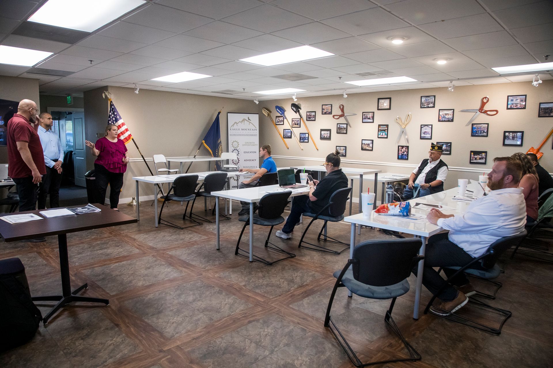 A group of people are sitting at tables in a room.