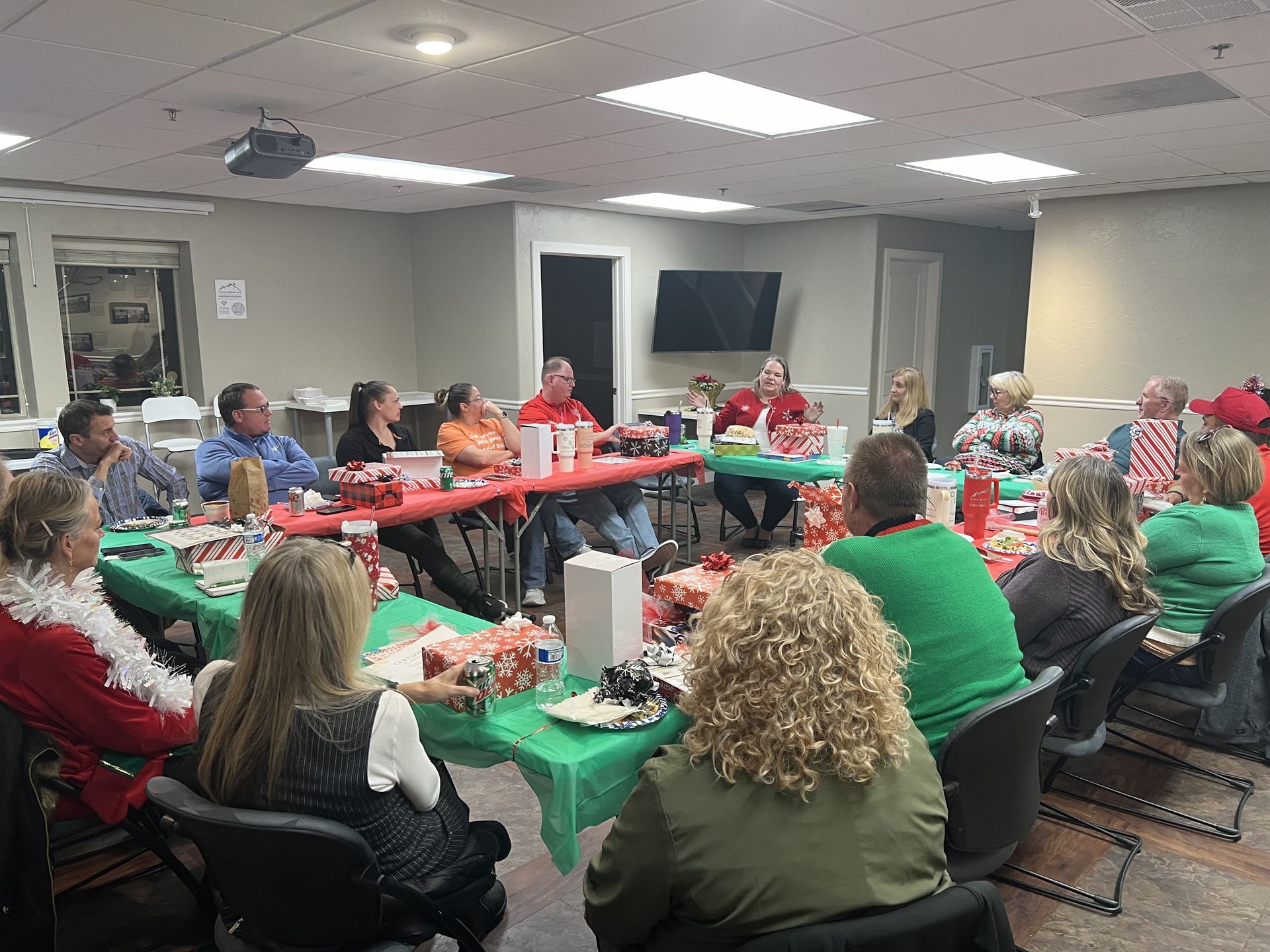 A group of people are sitting at tables in a room.