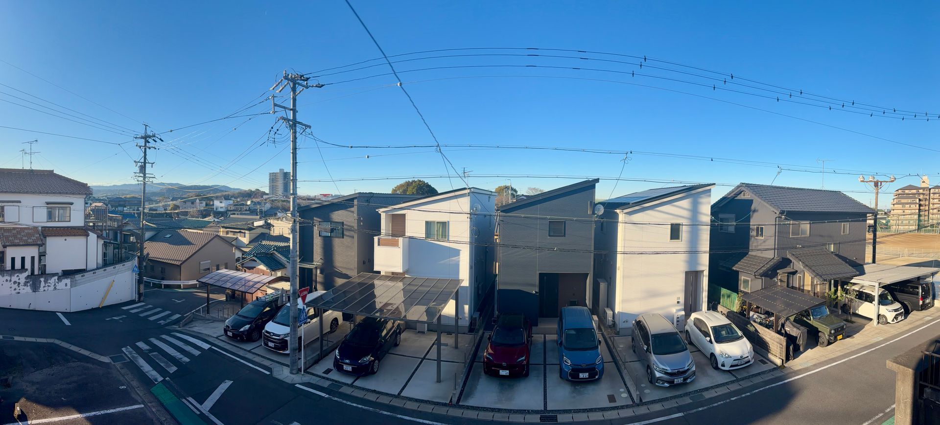 Uitzicht vanuit mijn huisje over Okazaki  en de heuvels in de verte