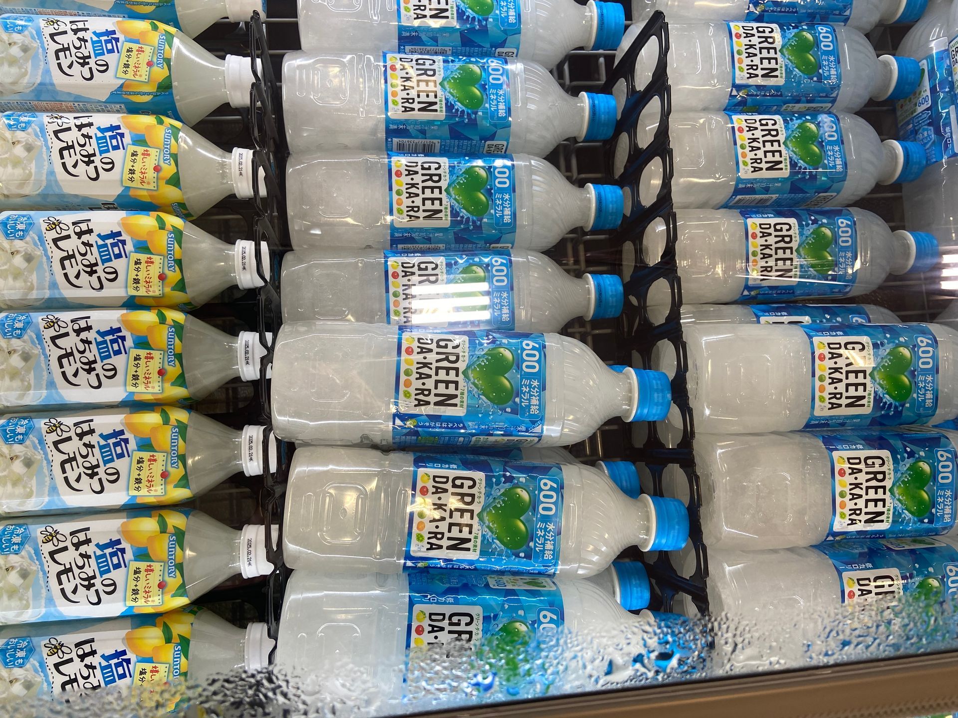 bevroren ORS drankjes bevroren rehydraterende drankjes in de vriezer