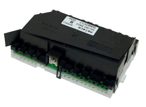 Modulo elettronico rettangolare nero con pin di connessione bianchi e un'etichetta sulla parte superiore.