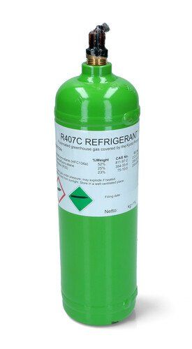 Bombola di gas refrigerante verde con valvola sulla parte superiore ed etichetta bianca.