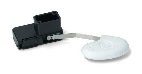 Sensore nero con pedale rotondo bianco su cinturino, probabilmente un dispositivo di attivazione o interruttore di assistenza.